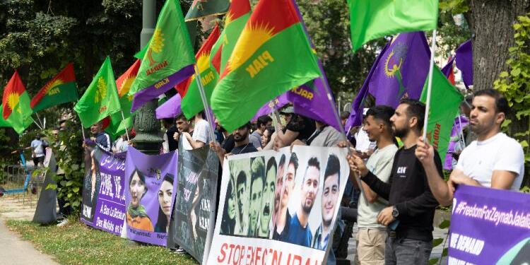 Ezizi ve Muhammedi’ye verilen idam cezaları Brüksel’de protesto edildi