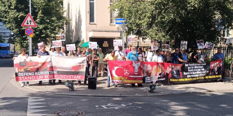 Almanya’daki Irak Konsolosluğu önünde işgal protestosu