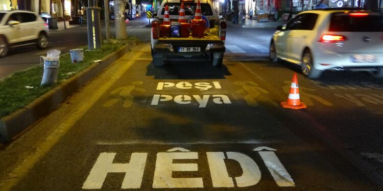 Amed’te silinen yazılar yeniden yazıldı