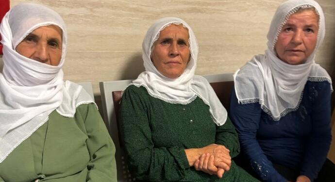 Çıplak aramaya maruz bırakılan anneler yaşadıklarını anlattı