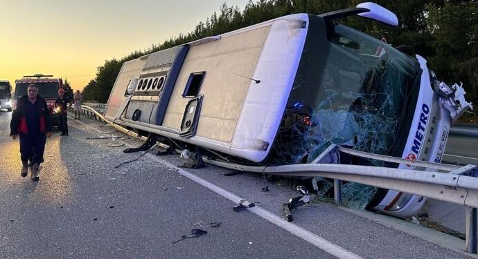 Afyon’da otobüs kazası: 11 yaralı