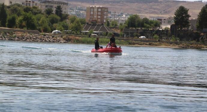 Cizîr Belediyesi boğulma vakalarına karşı nehrin güvenliğini sağlıyor
