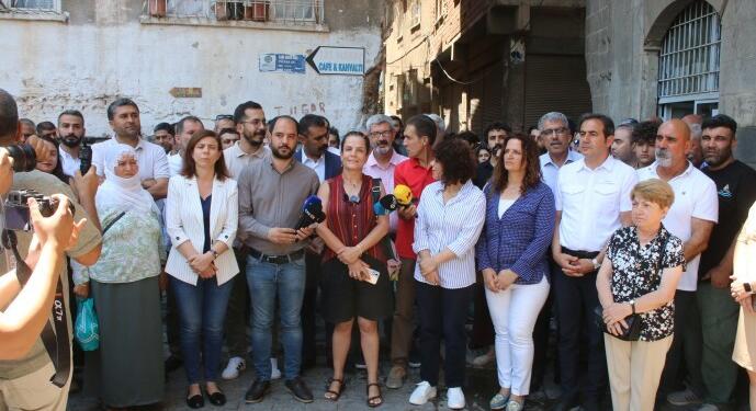 Saldırıya uğrayan kafelere ziyaret