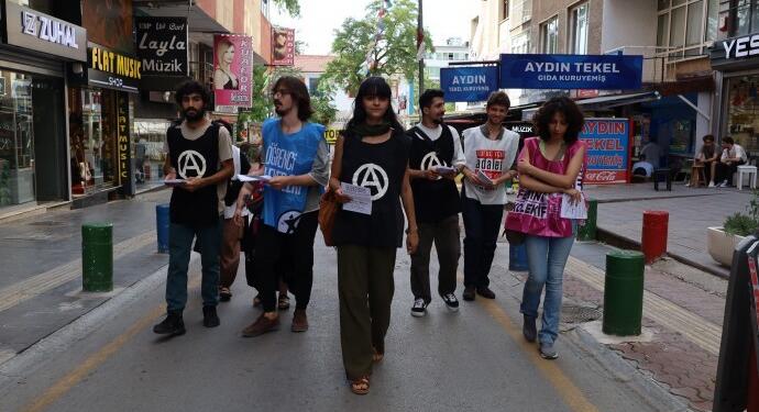 Gençlerden ‘Suruç Anması’ için bildiri dağıtımı