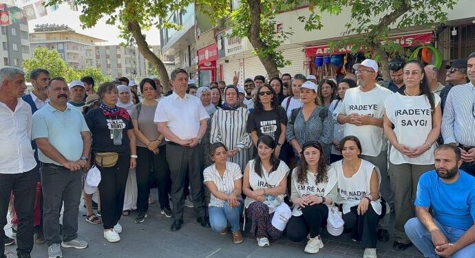 Kayyıma karşı yürüyüş grubu Êlih’ten Wan’a uğurlandı