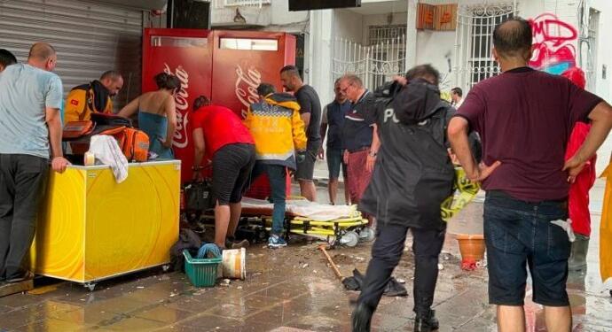 Yağmurdan kaçarken elektrik akımına kapıldılar: 2 ölü