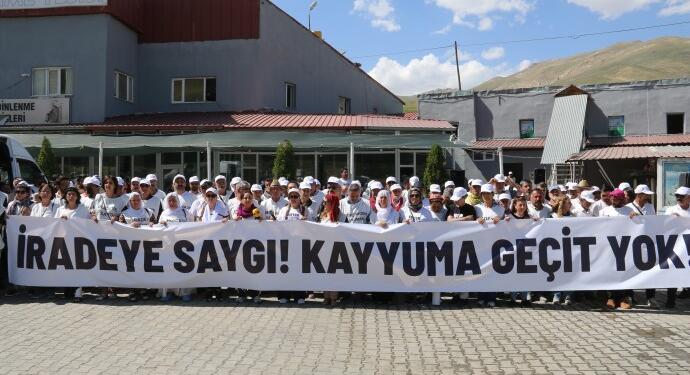 Yürüyüşçüler Elbak’ta: Adalet Kürt halkı ve dostlarının mücadelesiyle gelecek