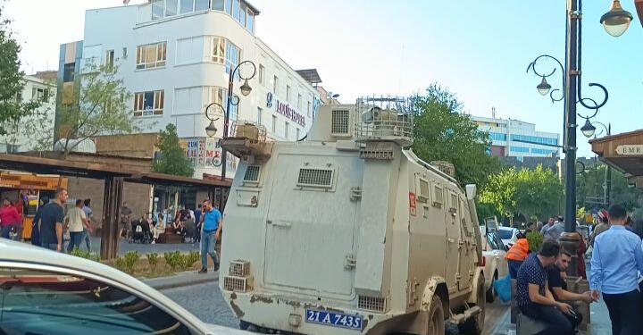 Kenti cezaevine çevirdiler: Dört bir yanda zırhlı araçlar