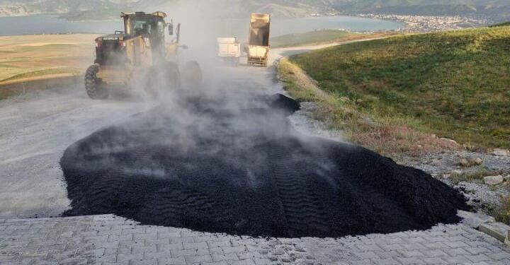 Bedlis’te SİT alanına sıcak asfalt döküldü