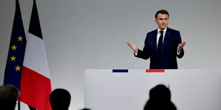 Macron, üç partiye hükümeti kurma çağrısı yaptı