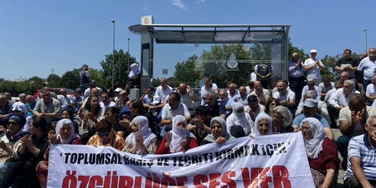 Tutsak yakınları: Tecrit kırılana dek mücadele edeceğiz