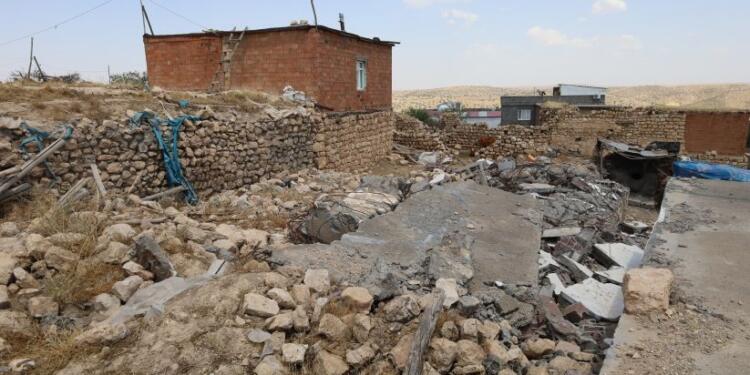 Depremde evlerini, yangında oğullarını kaybettiler