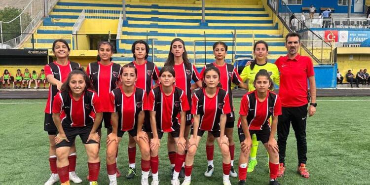 Wan Büyükşehir Belediyesi Kadın Futbol Takımı çeyrek finalde