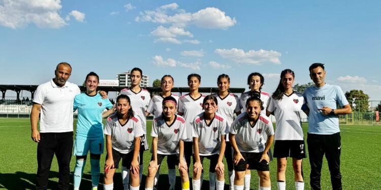 Wan Büyükşehir Belediyesi kadın futbol takımından tarihi başarı