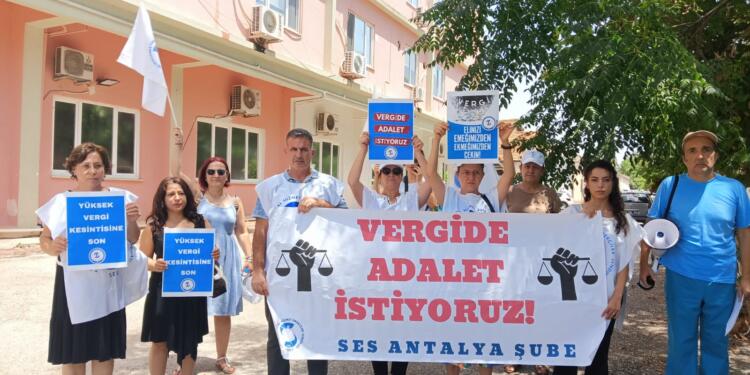 ‘Vergiler halk için harcanmıyor’