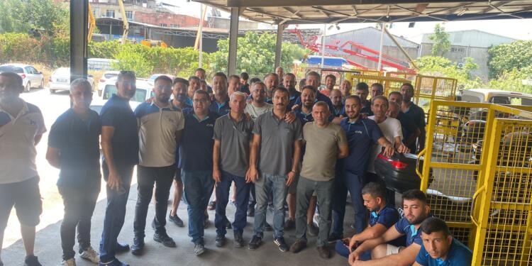 PTT çalışanları iş bıraktı