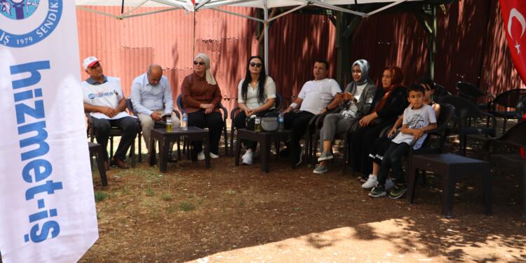 Provaktörler bu kez Sûr Belediyesi önünde halkın tepkisiyle karşılaştı