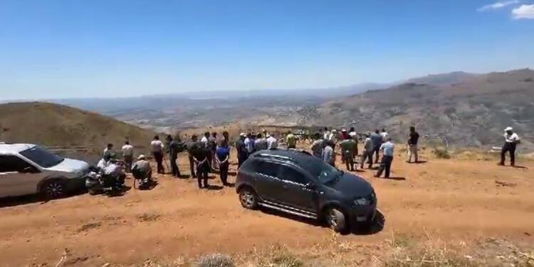 Köylüler maden iş makinalarını durdurdu