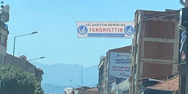 Ülkü Ocağı, Selahattin Demirtaş’ı hedef gösteren pankart asmış
