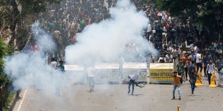 Bangladeş’te öğrenciler ayakta: 32 kişi katledildi