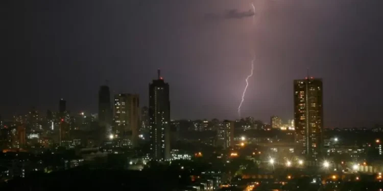 Hindistan’da yıldırım düştü: 63 kişi hayatını kaybetti