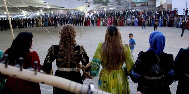 Düğünde şarkı söyleyen müzik grubu üyeleri tutuklandı