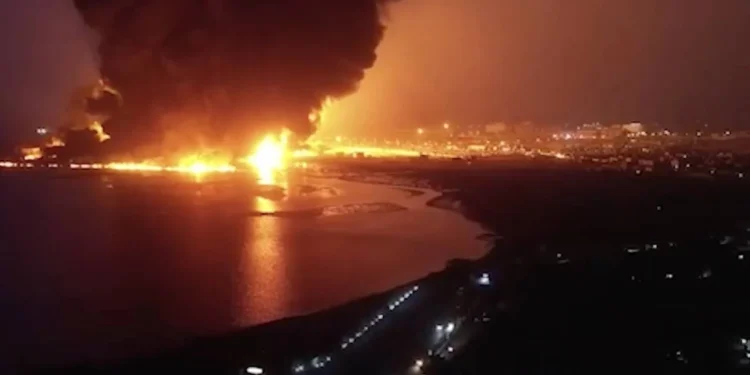 İsrail’in Hudeyde kentine düzenlediği saldırıda 80 kişi yaralandı