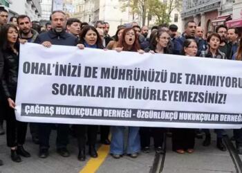 DERNEKLERI KAPATILAN BIR GRUP AVUKAT BASIN ACIKLAMASI DUZENLEDI
FOTO MUSTAFA OZDABAK/ISTANBUL,(DHA)