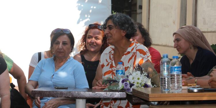 Sabahat Tuncel, İstanbul’da kadınlarla bir araya geldi