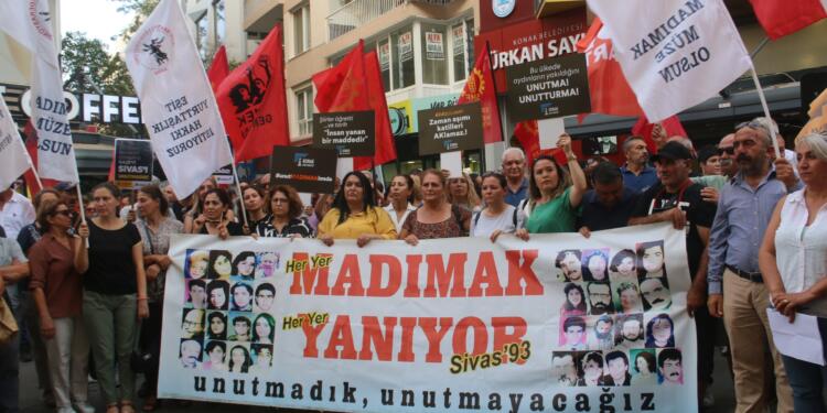 Katledilenler anıldı: Sivas’ı unutma unutturma