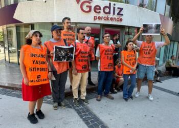 Gediz Elektrik’e kırmızı boyalı protesto
