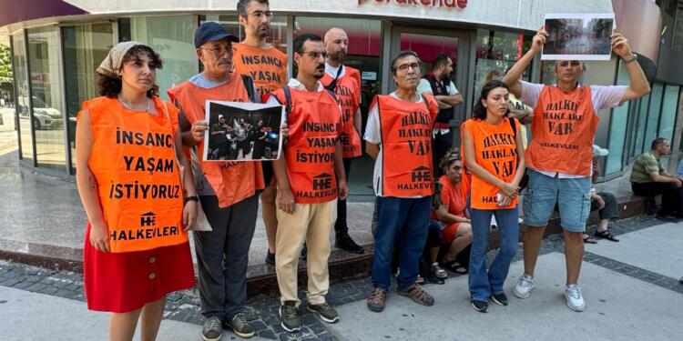 Gediz Elektrik’e kırmızı boyalı protesto