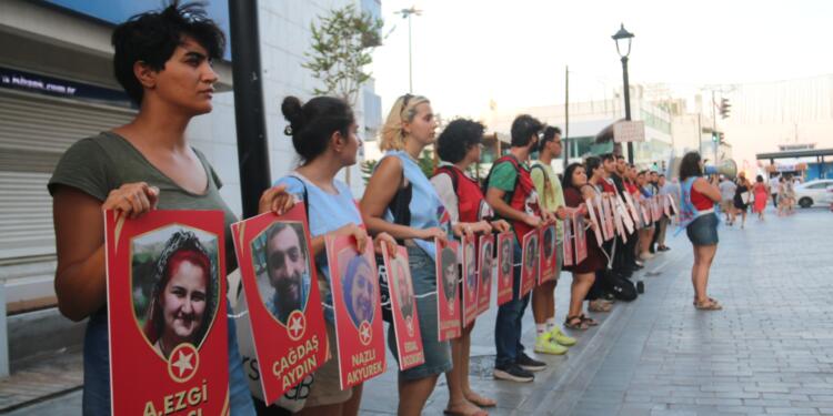 33 düş yolcusu için zincir oluşturuldu: ‘Kobane sana biz de geliriz’
