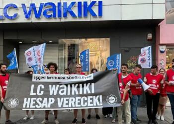 Sosyal-İş üyeleri intihar eden işçiyi LC Waikiki önünde andı