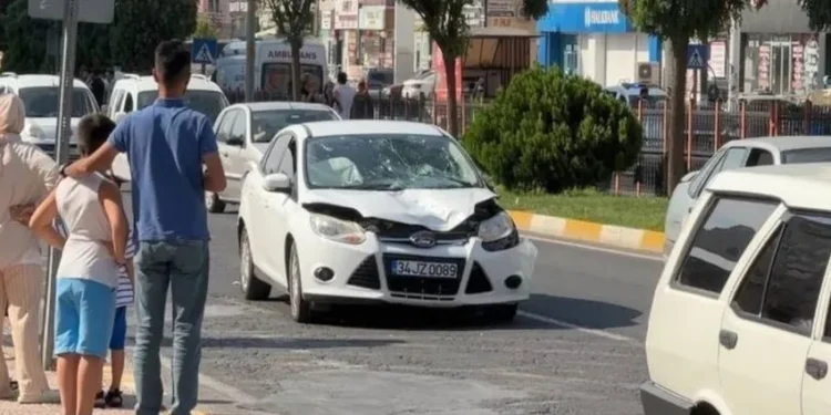 Yaya geçidinden geçen çocuklara araç çarptı: 2 ölü