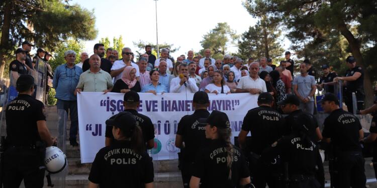 ‘Barışın yolu, huzurun yolu, çözümün yolu İmralı Adası’ndan geçiyor’