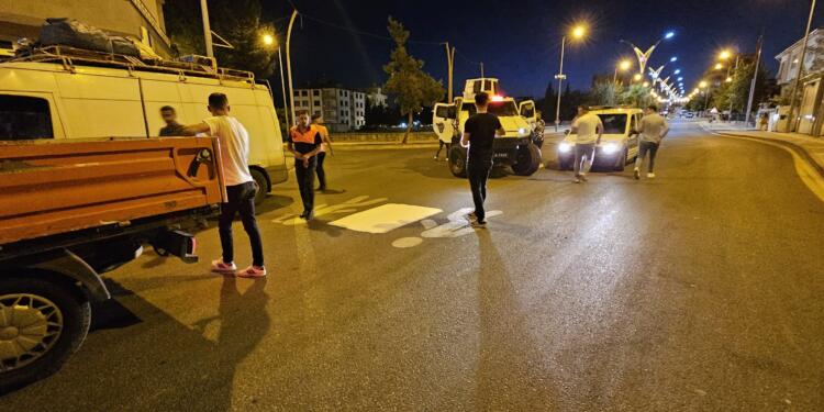 Kerboran’da da ‘Pêşî Peya’ yazıları polis eşliğinde silindi