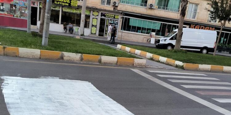 Nisebîn’de Kürtçe uyarı yazıları silindi: ‘Standartlara aykırı’