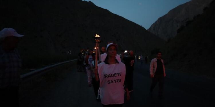 8’inci günde meşaleli yürüyüş