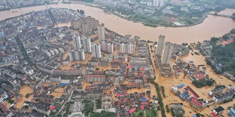 Çin’de köprü çöktü: 11 kişi hayatını kaybetti