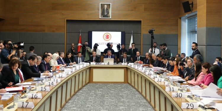 Kadınlar için soyadı düzenlemesi paketten çıkarıldı