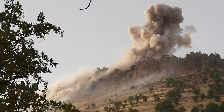 Bombalanan köyde yangın çıktı