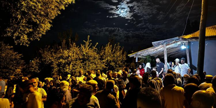 32 yılın aradan tahliye edilen Güneş’e kitlesel karşılama