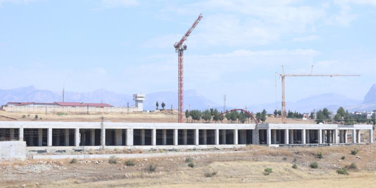 3 ay önce bitirilmesi gereken hastane inşaatının sadece temeli atıldı