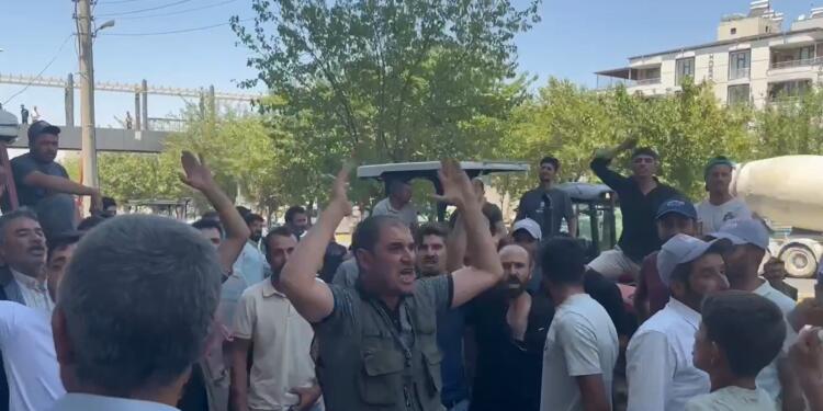 Çiftçiler DEDAŞ’ı protesto etti