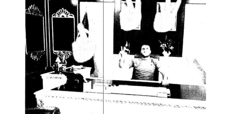 Erdoğan fotoğrafına emoji koyan genç hakkında dava açıldı