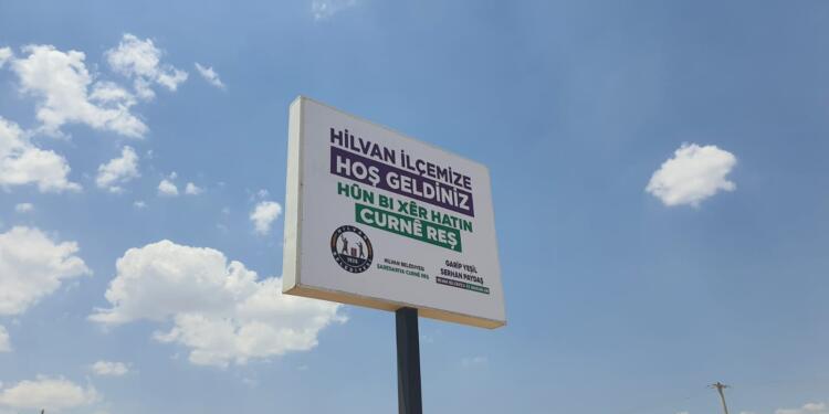 Curnê Rêş Belediyesi Kürtçe tabelalar astı