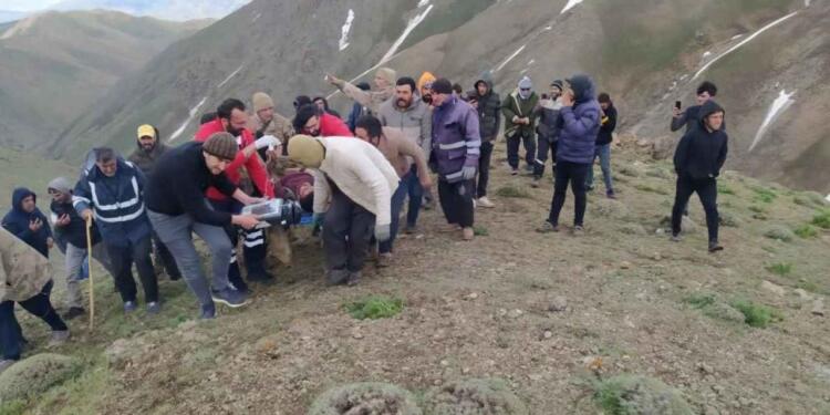 Serav’da yıldırım düştü, 2 kişi yaralandı