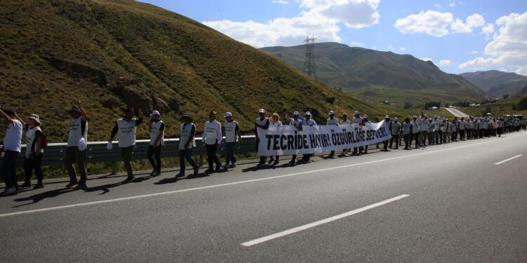 ‘İradeye saygı yürüyüşü’ Elbak’ta: Tecride hayır! Özgürlüğe ses ver