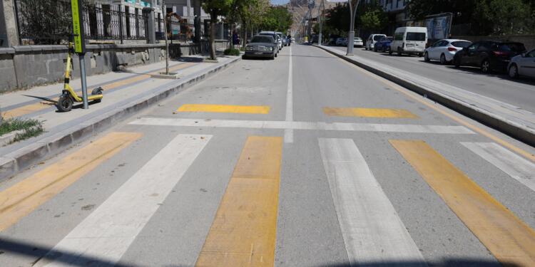 Kürtçe uyarı yazıları bakanlık talimatıyla silinmiş